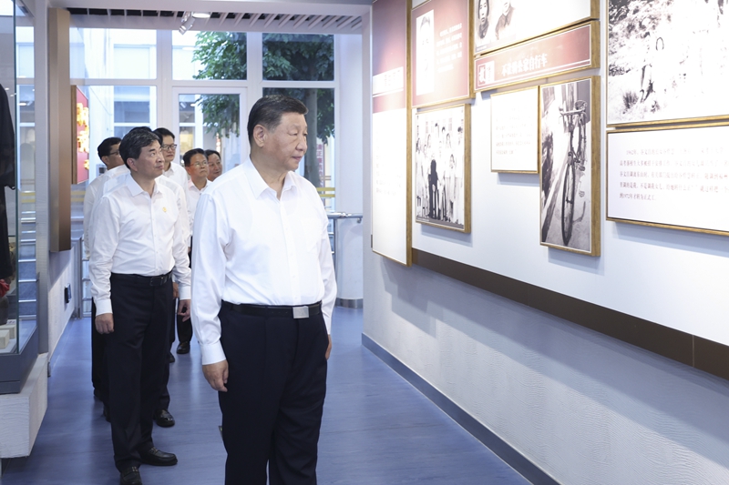 10月15日至16日，中共中央總書記、國家主席、中央軍委主席習(xí)近平在福建考察。這是15日下午，習(xí)近平在漳州市東山縣谷文昌紀念館考察。